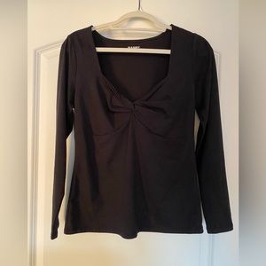 Women’s fitted twisted front top